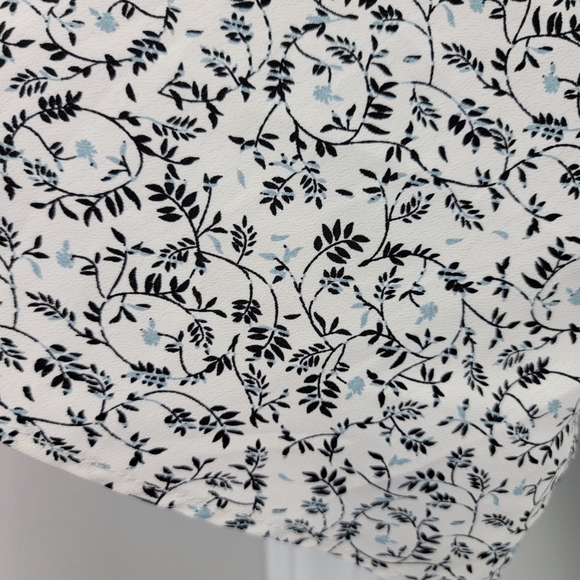 Melrose And Market V Neck Ruched Flutter Sleeve Floral Print Crop Top Size S - Picture 5 of 10